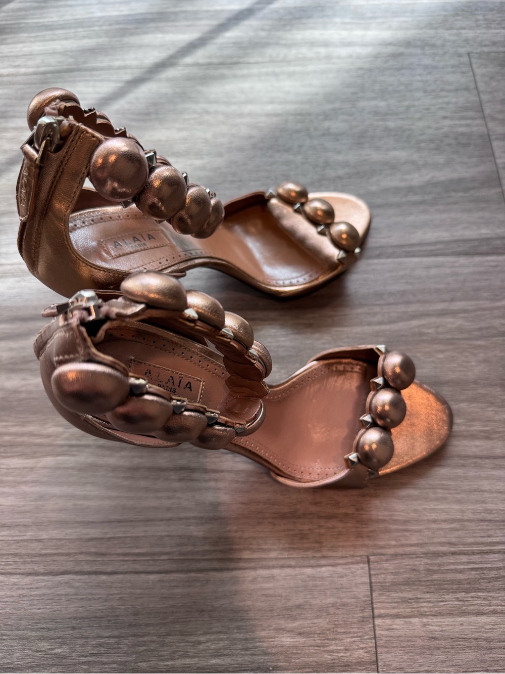 Alaïa *Rare* Bombe Rose Gold Pumps | Excellent Condition - Picture 10 of 14